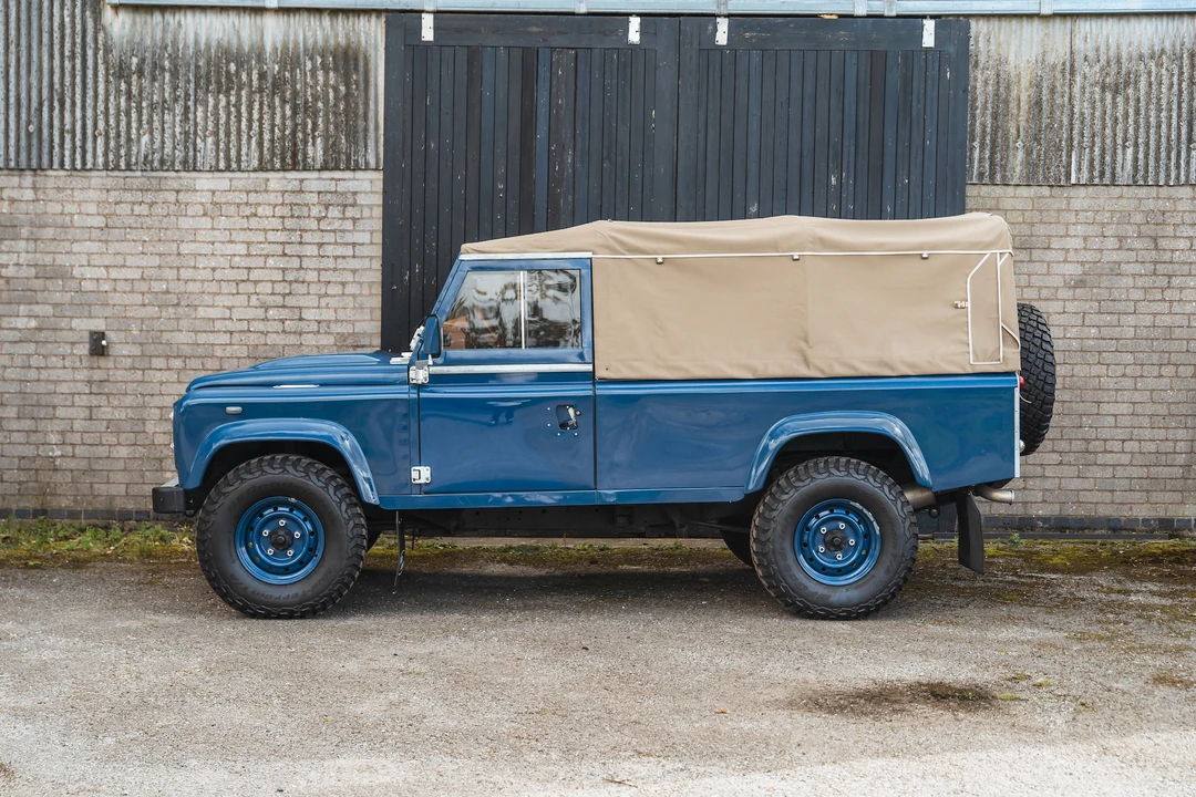 2011 Land Rover Defender 110 - Image 5 of 31