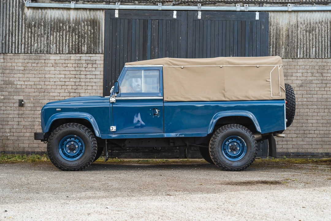 2011 Land Rover Defender 110 - Image 13 of 31