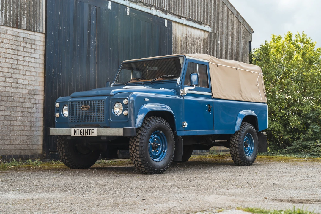 2011 Land Rover Defender 110 - Image 12 of 31