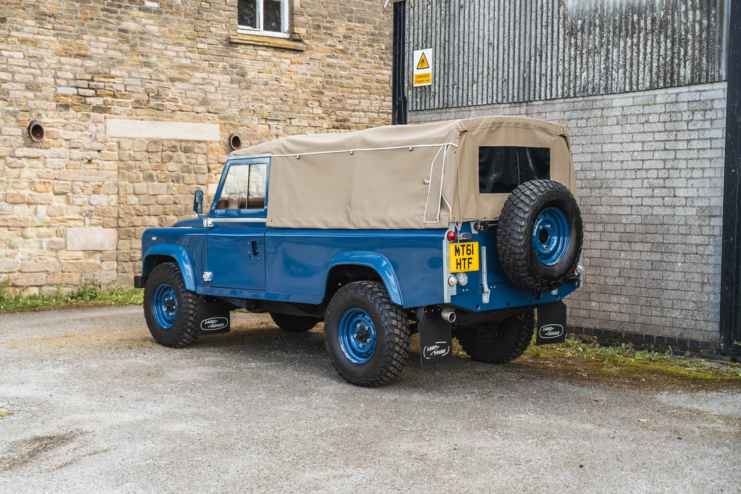 2011 Land Rover Defender 110 - Image 6 of 31