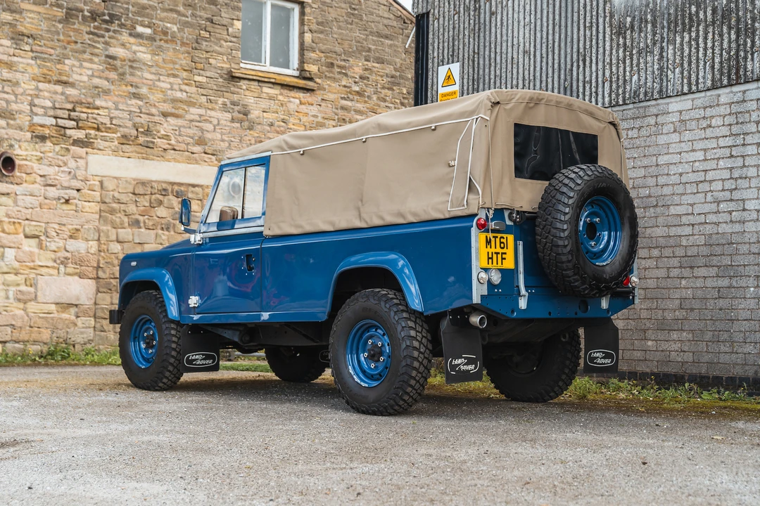 2011 Land Rover Defender 110 - Image 14 of 31