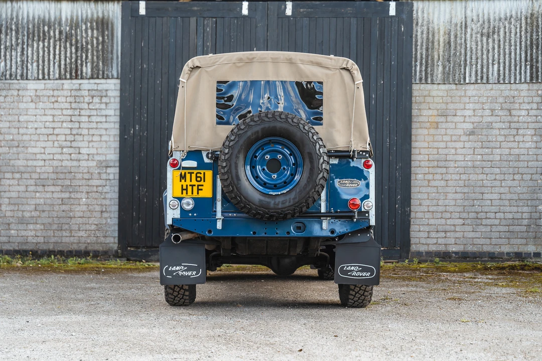 2011 Land Rover Defender 110 - Image 15 of 31