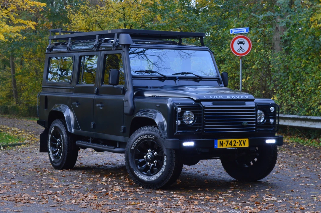 2011 Land Rover Defender 110 - Image 2 of 2