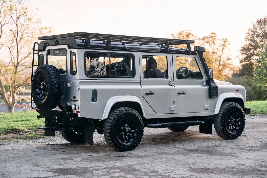 2011 Land Rover Defender 110 - Image 6 of 30