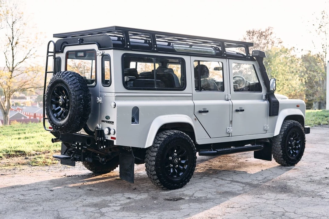 2011 Land Rover Defender 110 - Image 19 of 30