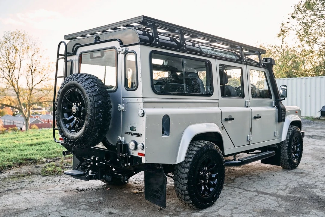 2011 Land Rover Defender 110 - Image 27 of 30