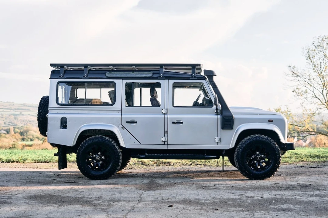 2011 Land Rover Defender 110 - Image 18 of 30