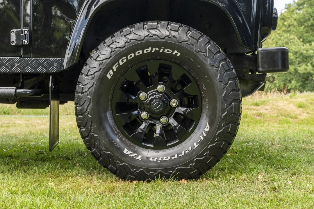 2011 Land Rover Defender 110 - Image 23 of 30