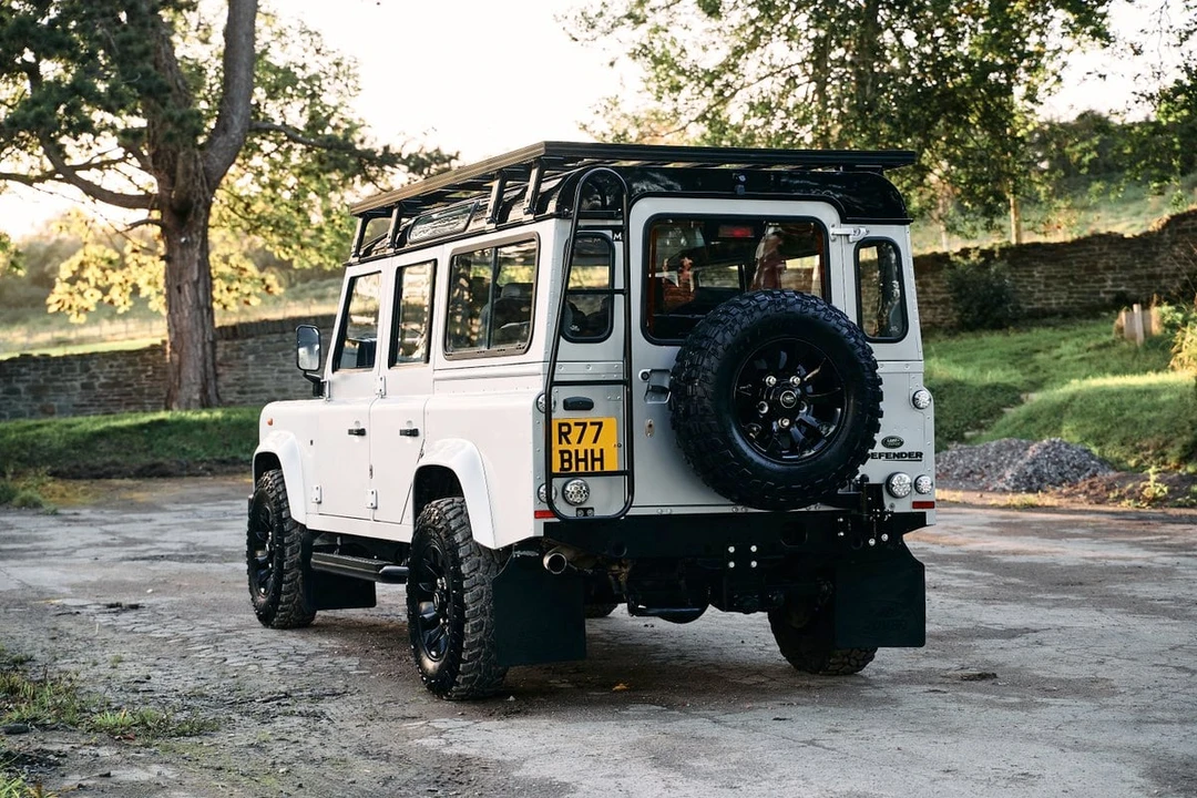 2011 Land Rover Defender 110 - Image 9 of 30