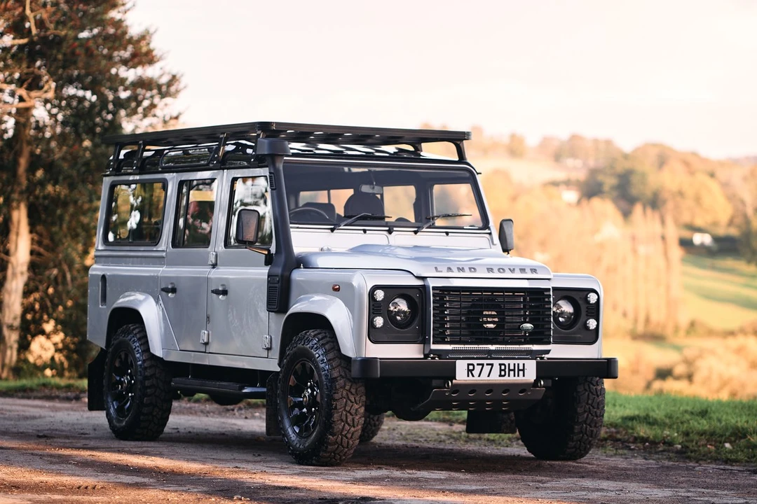 2011 Land Rover Defender 110 - Image 14 of 30