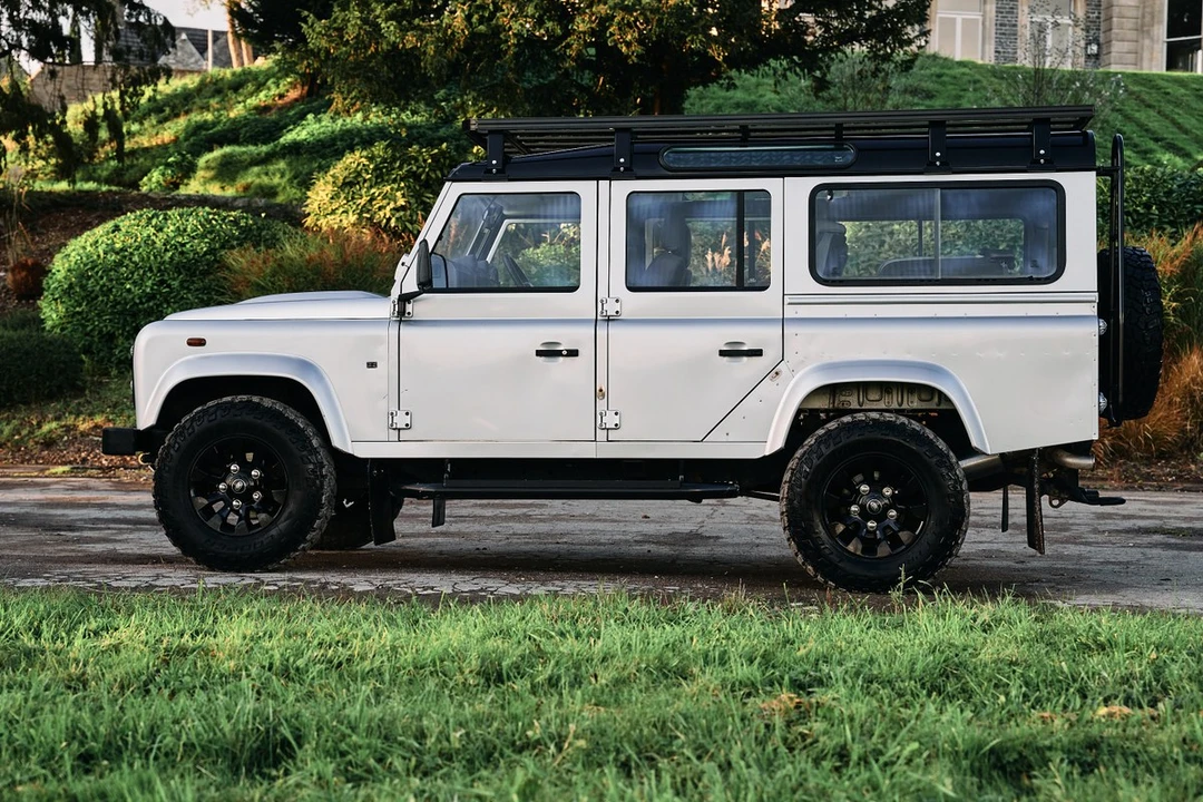 2011 Land Rover Defender 110 - Image 11 of 30