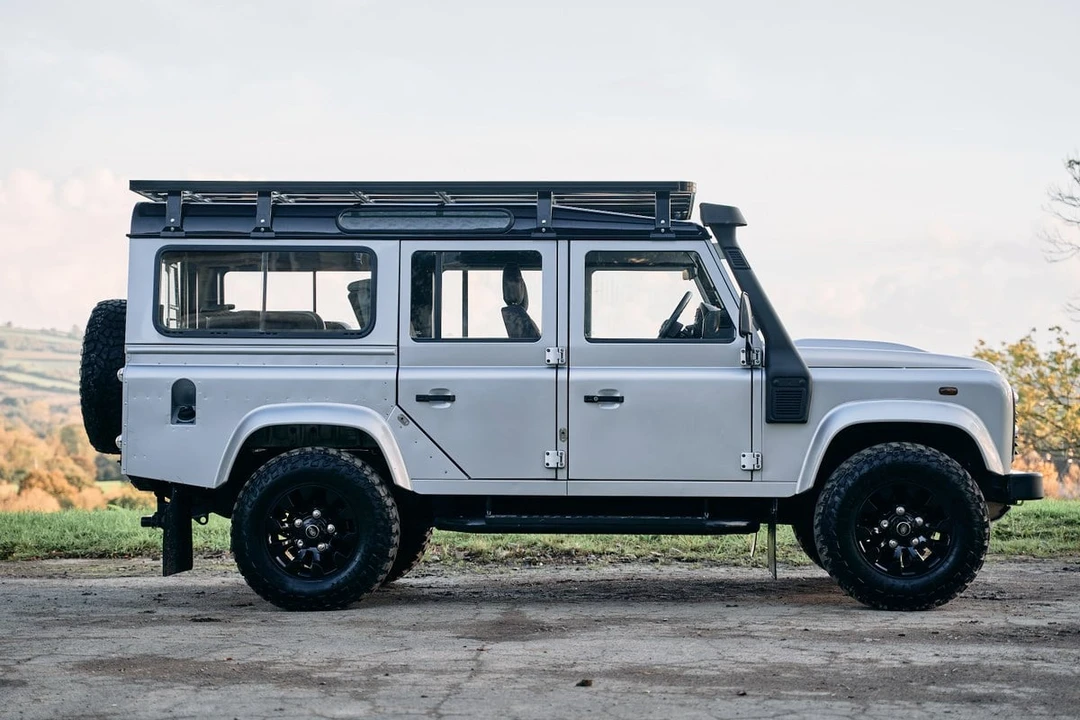 2011 Land Rover Defender 110 - Image 5 of 30