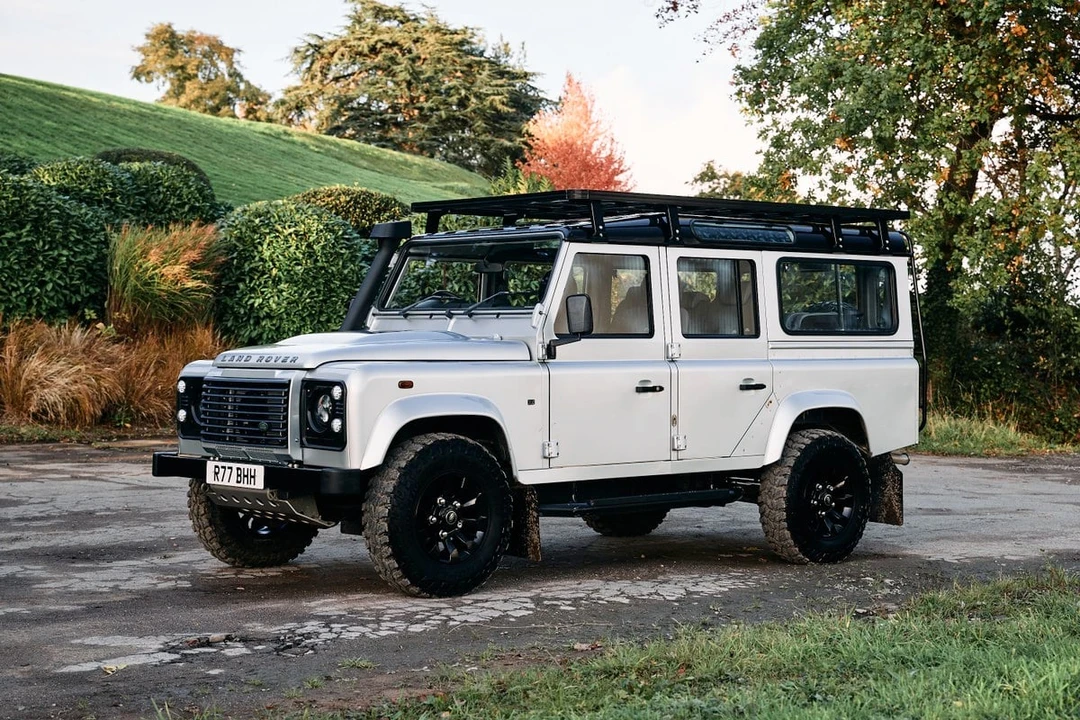2011 Land Rover Defender 110 - Image 12 of 30