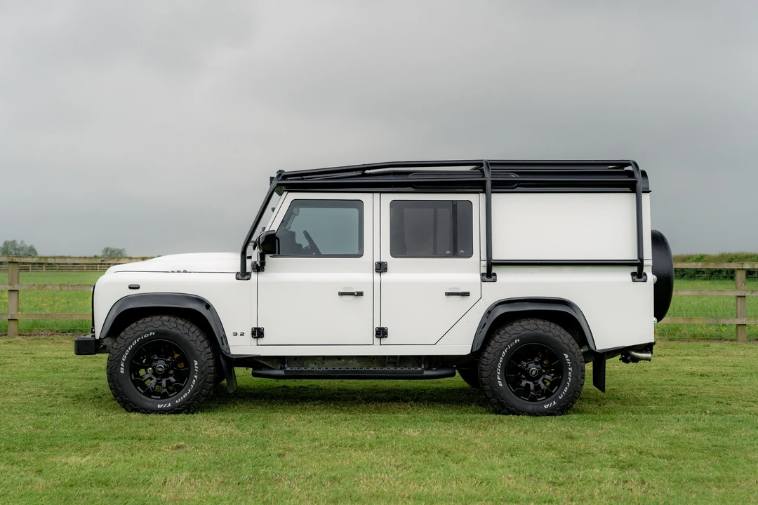 2011 Land Rover Defender 110 - Image 8 of 31