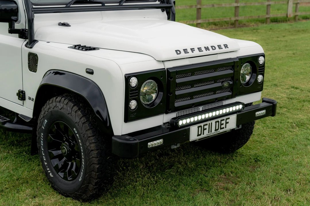 2011 Land Rover Defender 110 - Image 11 of 31