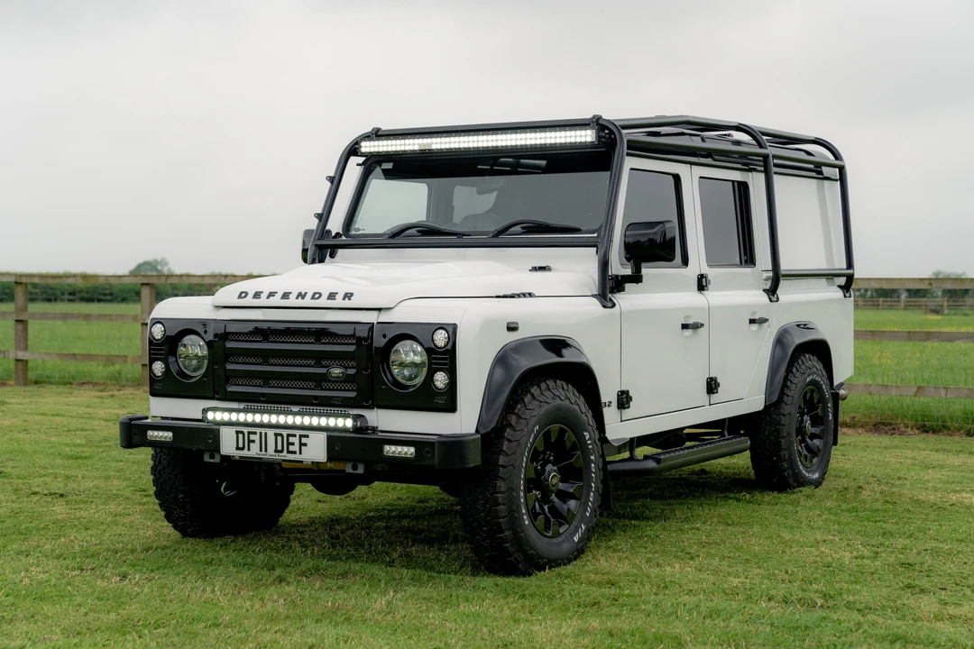 2011 Land Rover Defender 110 - Image 9 of 31