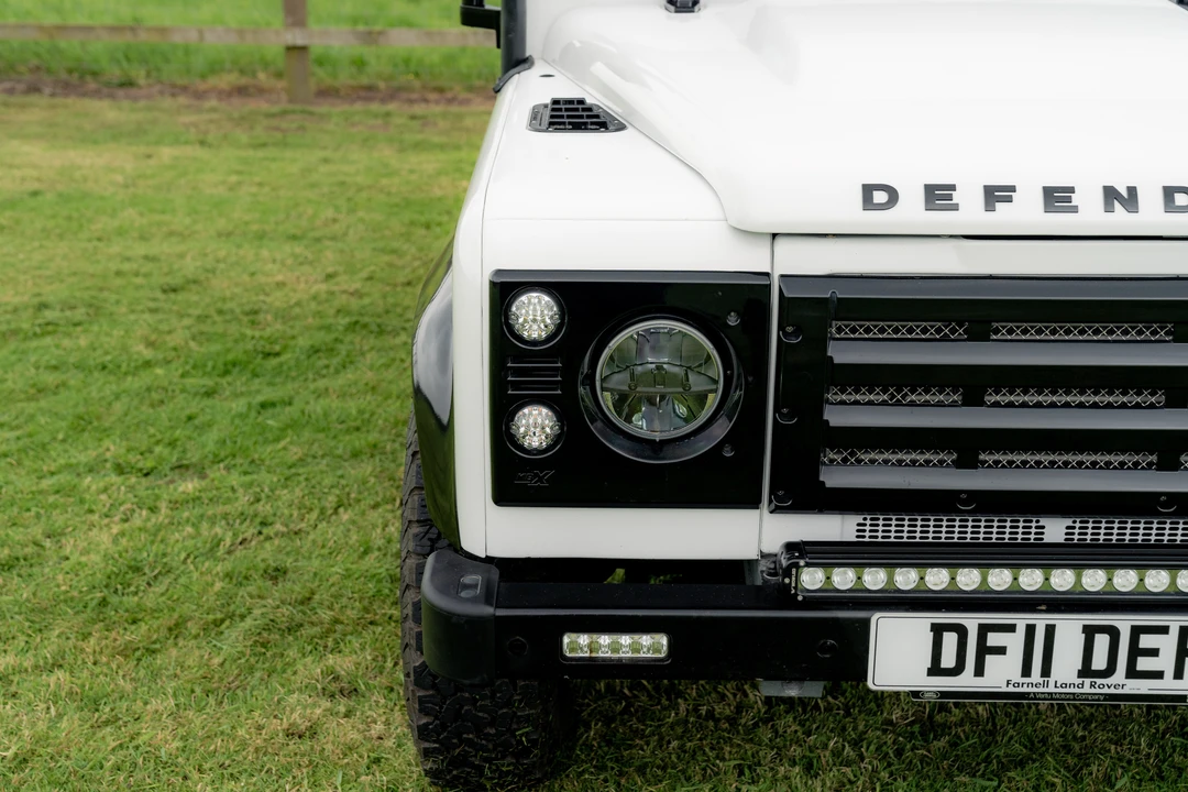 2011 Land Rover Defender 110 - Image 14 of 31