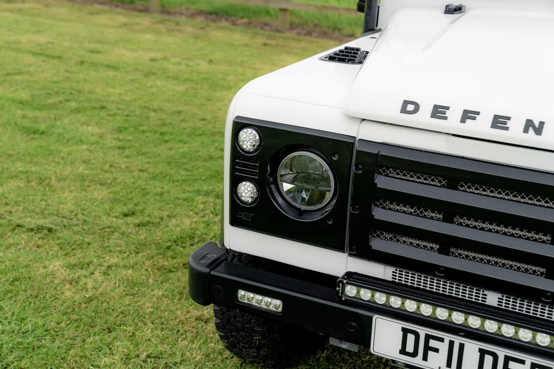 2011 Land Rover Defender 110 - Image 19 of 31