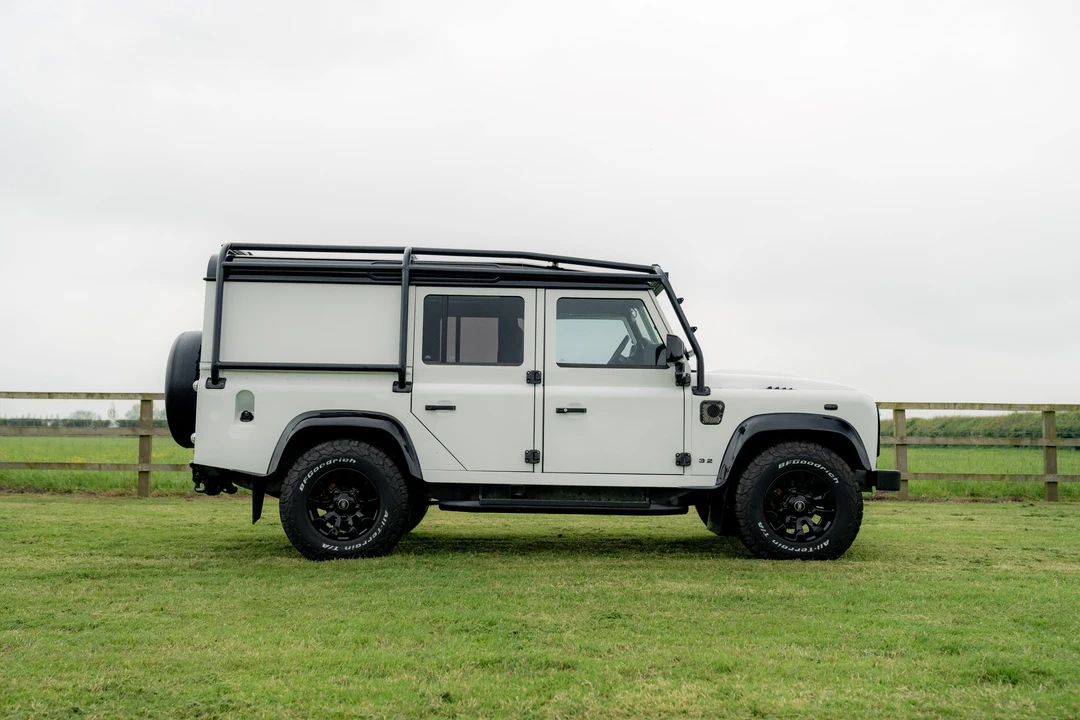 2011 Land Rover Defender 110 - Image 4 of 31