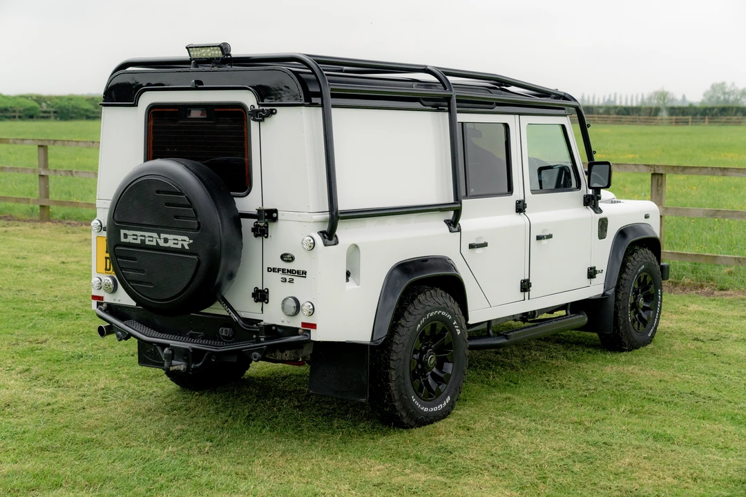 2011 Land Rover Defender 110 - Image 5 of 31