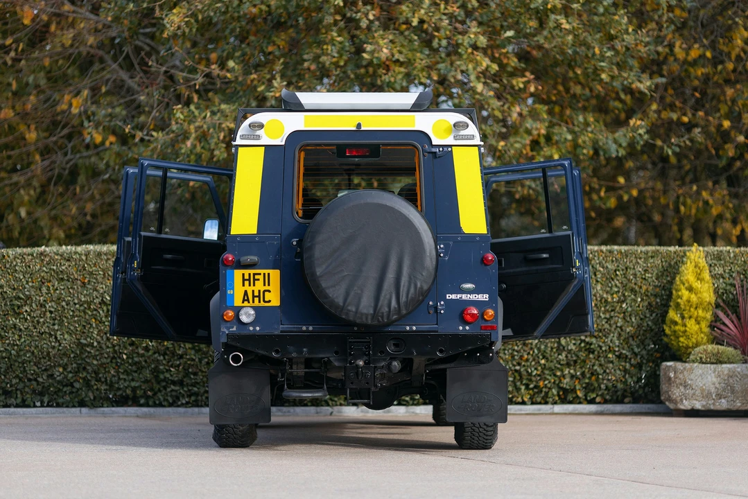 2011 Land Rover Defender 110 - Image 12 of 21
