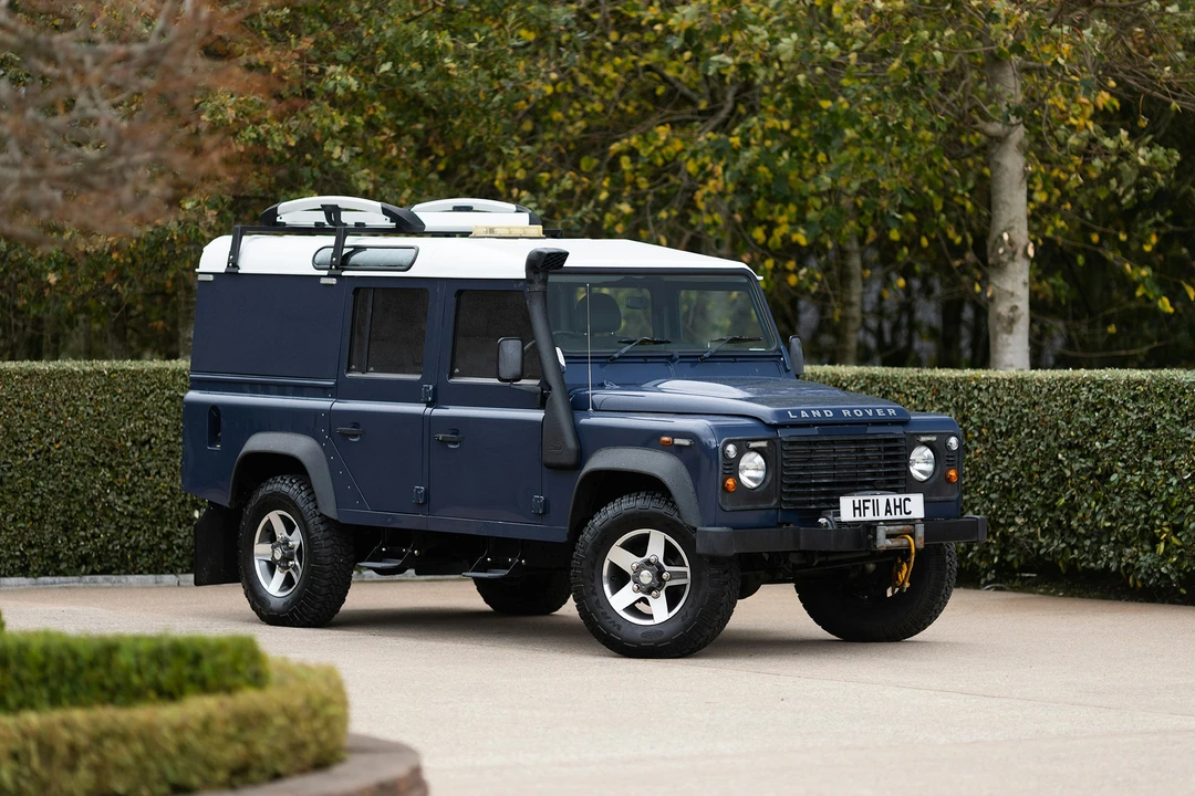 2011 Land Rover Defender 110 - Image 9 of 21