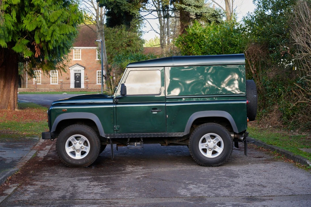 2011 Land Rover Defender 90 - Image 23 of 30
