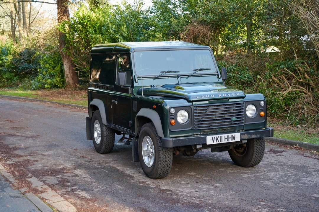 2011 Land Rover Defender 90 - Image 5 of 30