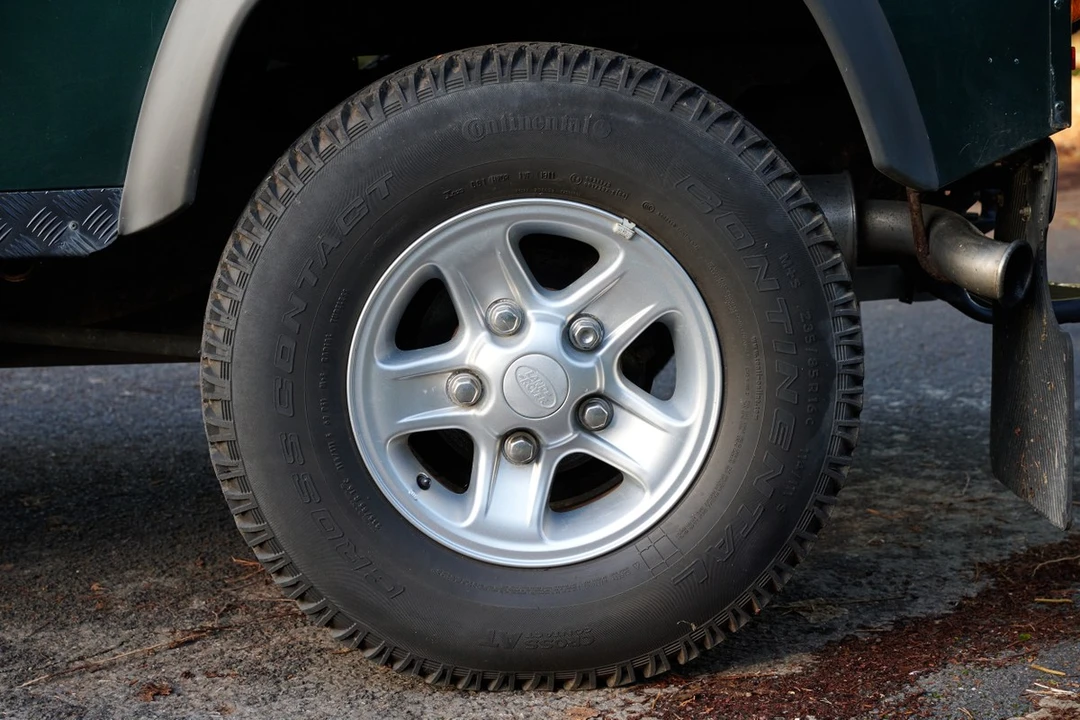 2011 Land Rover Defender 90 - Image 26 of 30