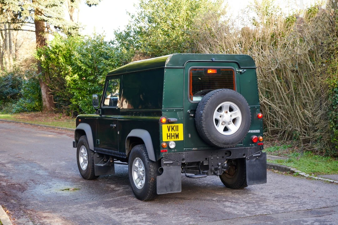 2011 Land Rover Defender 90 - Image 15 of 30