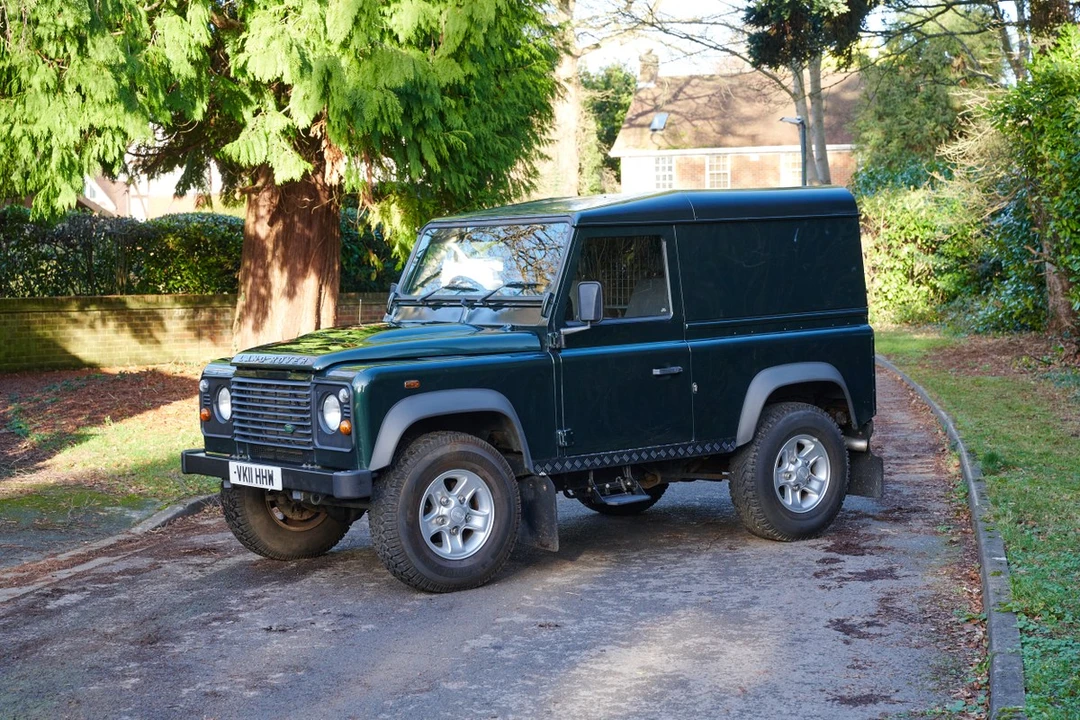 2011 Land Rover Defender 90 - Image 8 of 30