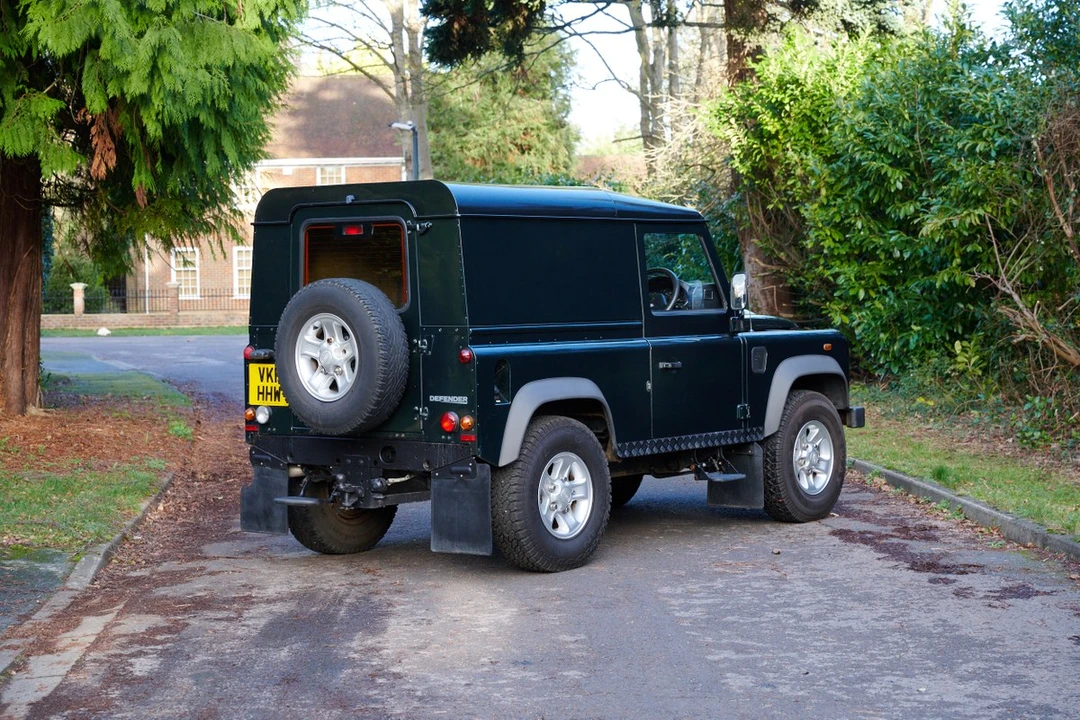 2011 Land Rover Defender 90 - Image 18 of 30