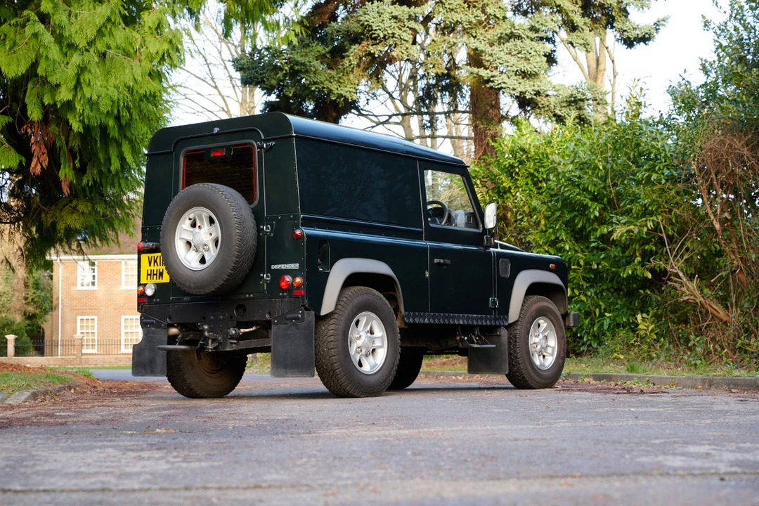 2011 Land Rover Defender 90 - Image 19 of 30