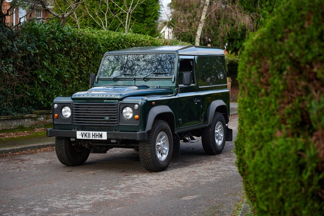 2011 Land Rover Defender 90 - Image 11 of 30