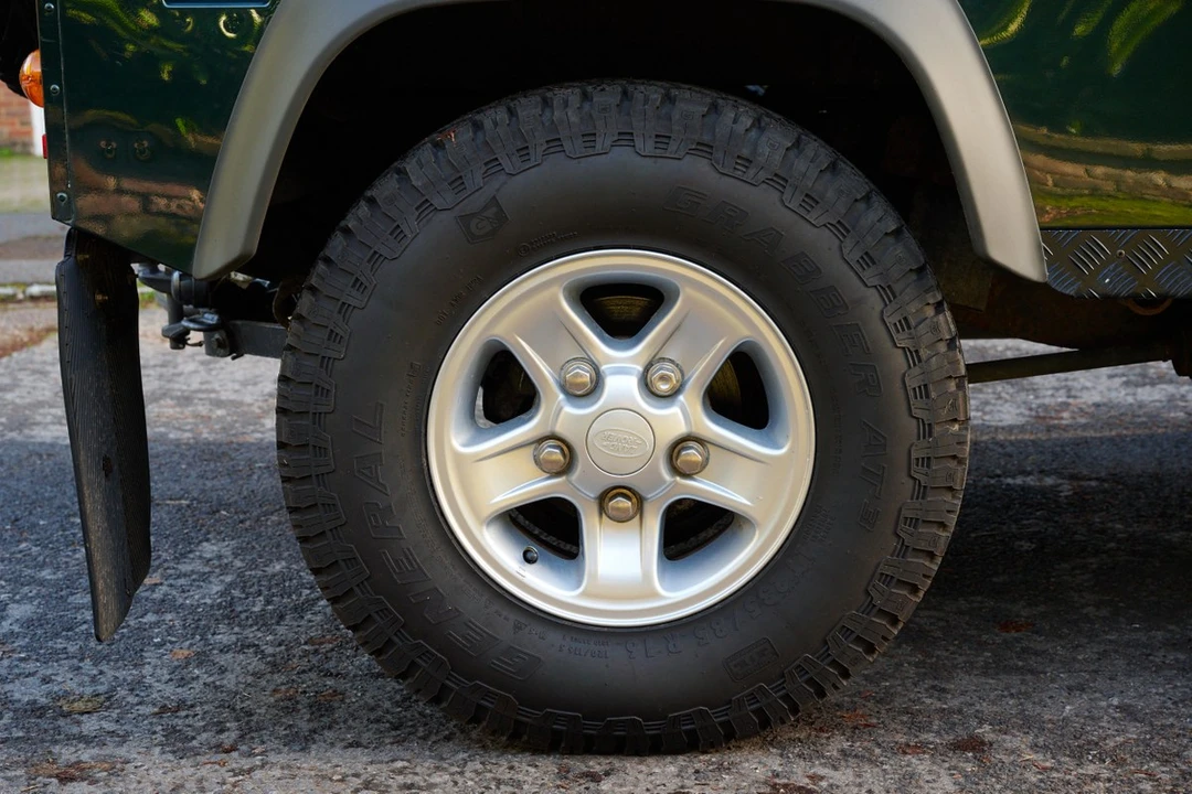 2011 Land Rover Defender 90 - Image 28 of 30