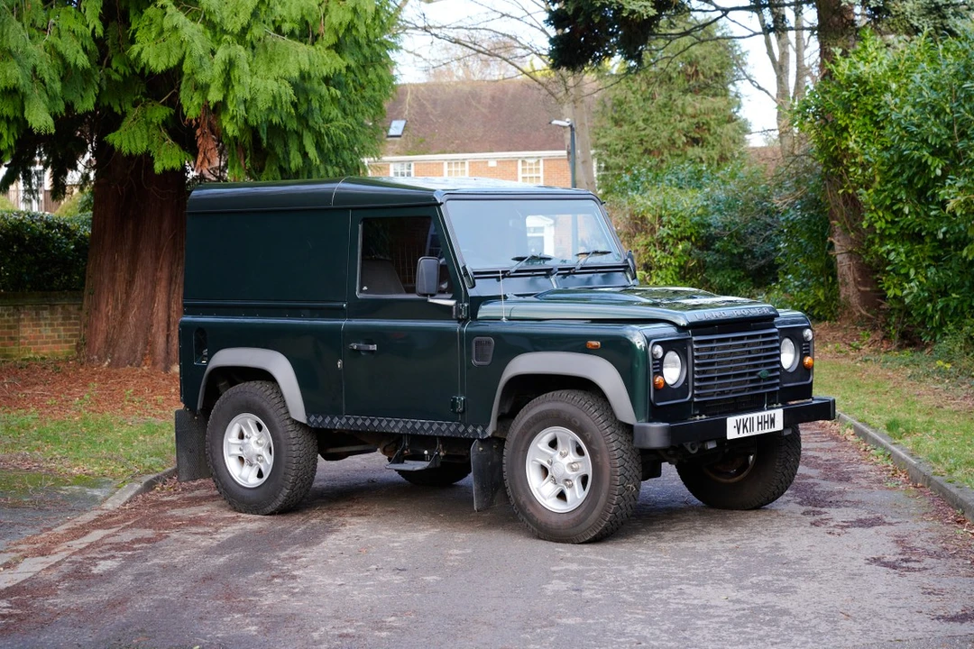 2011 Land Rover Defender 90 - Image 7 of 30