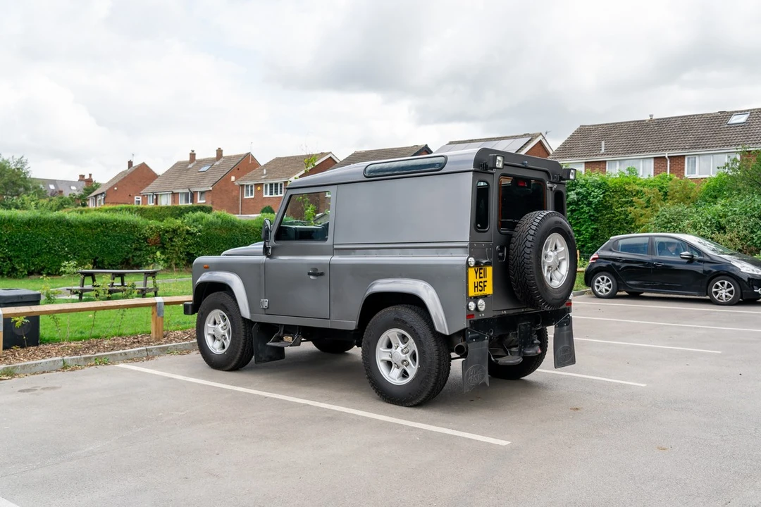 2011 Land Rover Defender 90 - Image 10 of 30