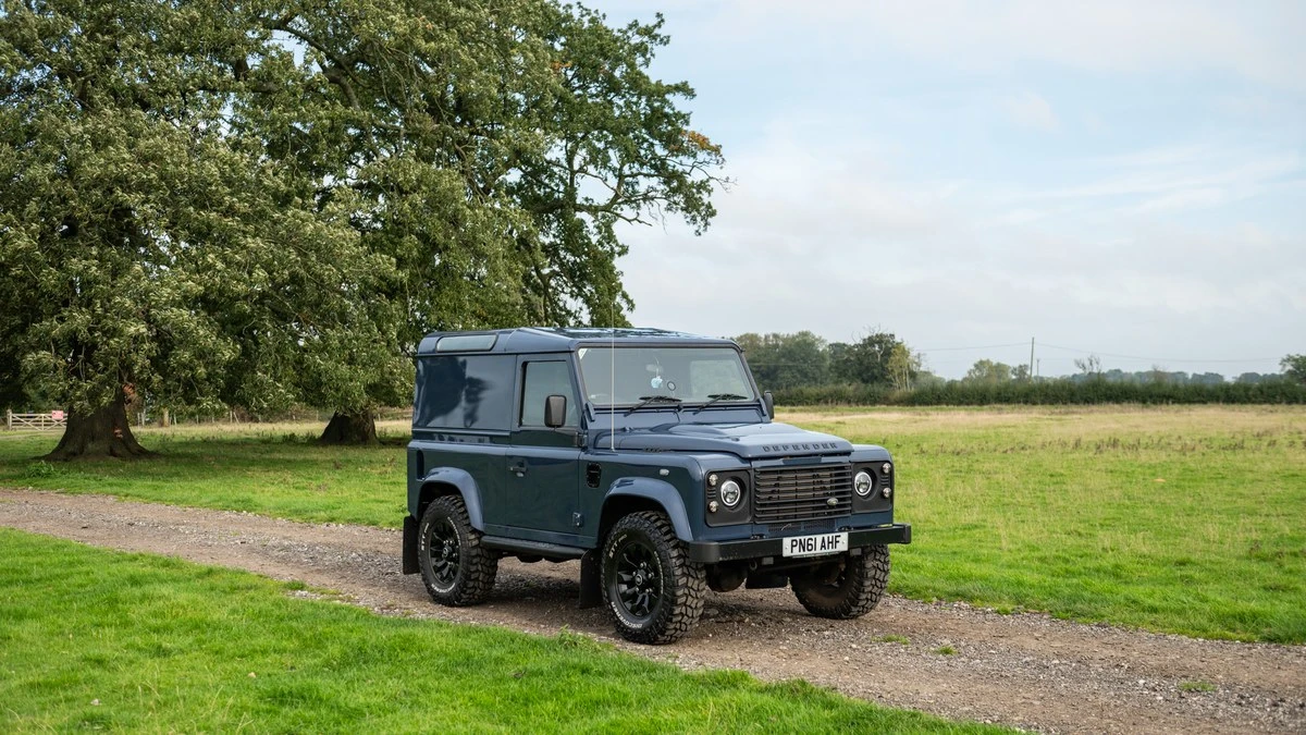 2011 Land Rover Defender 90 - Image 2 of 30