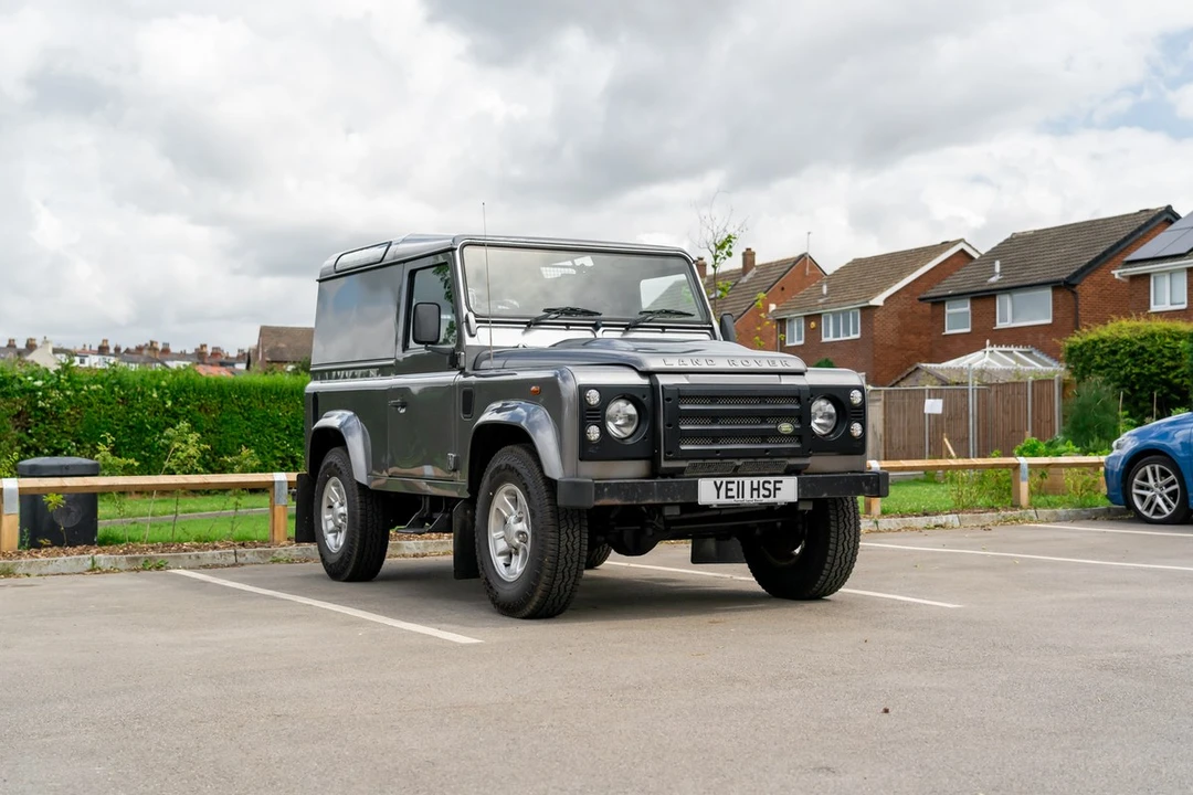 2011 Land Rover Defender 90 - Image 9 of 30