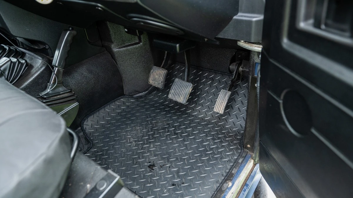 2011 Land Rover Defender 90 - Image 21 of 30
