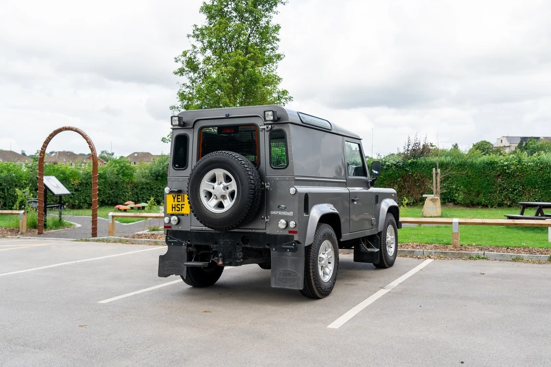 2011 Land Rover Defender 90 - Image 6 of 30