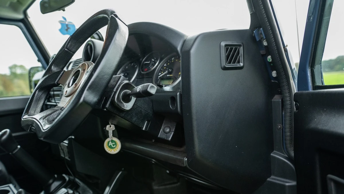 2011 Land Rover Defender 90 - Image 22 of 30