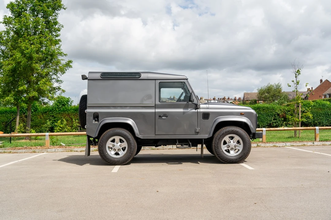 2011 Land Rover Defender 90 - Image 3 of 30