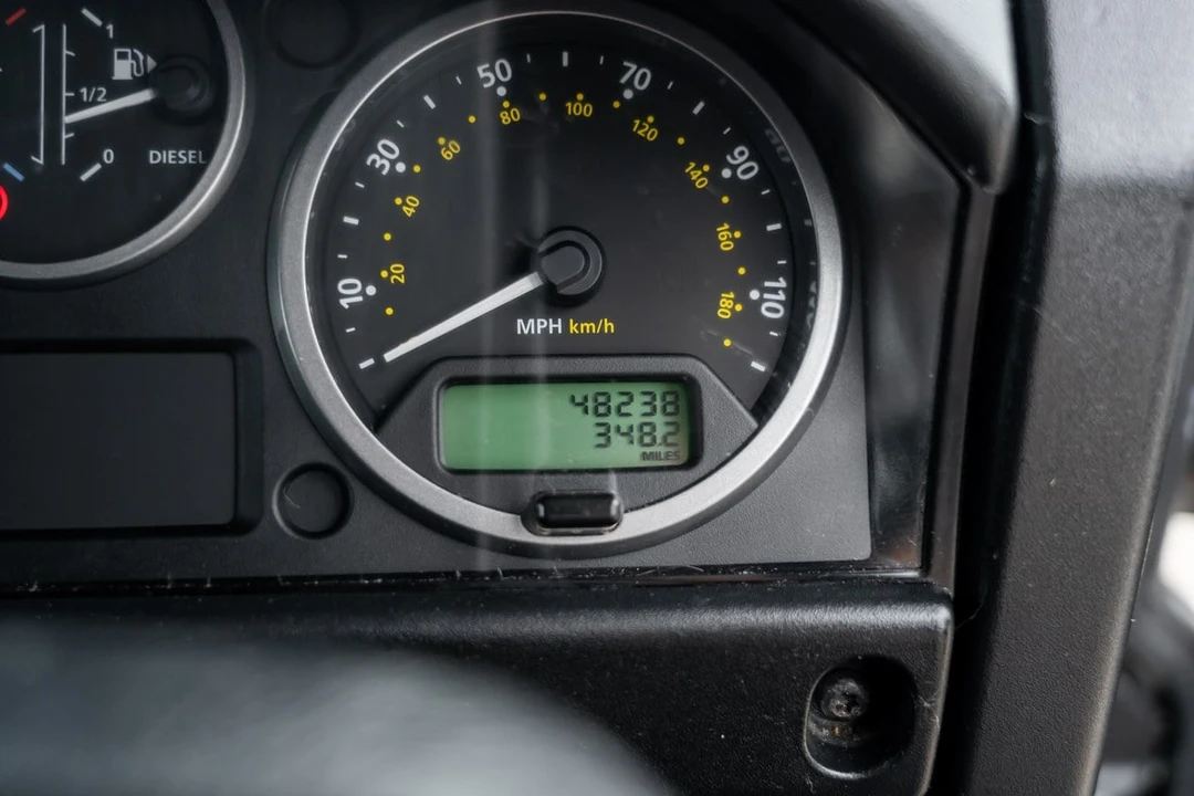 2011 Land Rover Defender 90 - Image 21 of 30