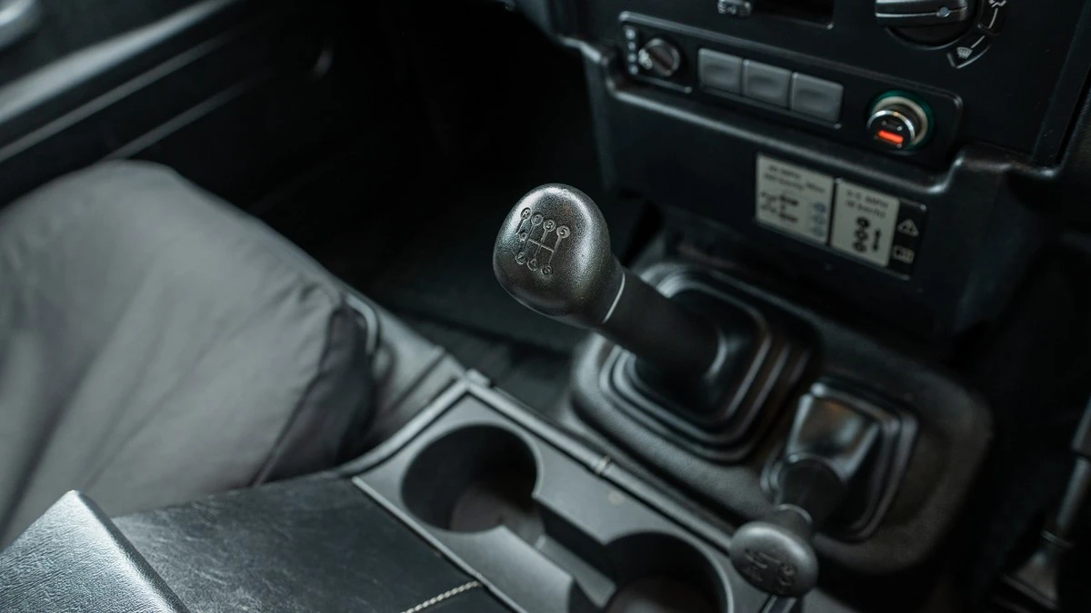 2011 Land Rover Defender 90 - Image 28 of 30