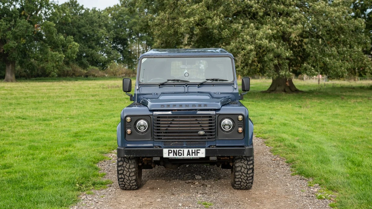 2011 Land Rover Defender 90 - Image 3 of 30