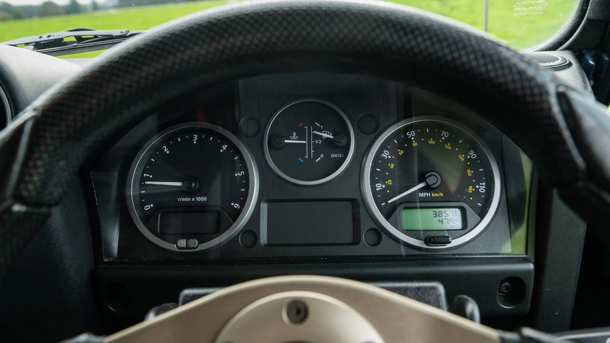 2011 Land Rover Defender 90 - Image 17 of 30