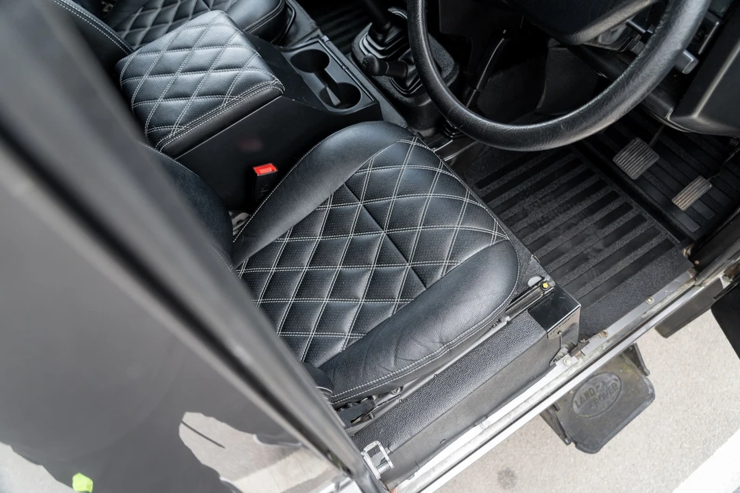 2011 Land Rover Defender 90 - Image 27 of 30