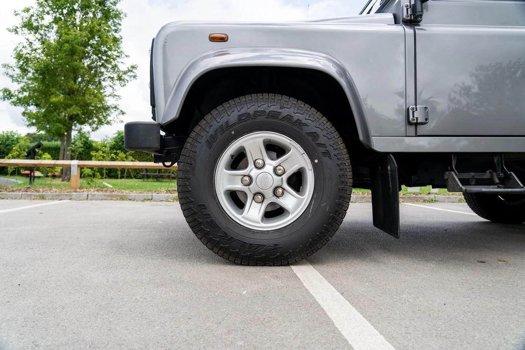 2011 Land Rover Defender 90 - Image 14 of 30
