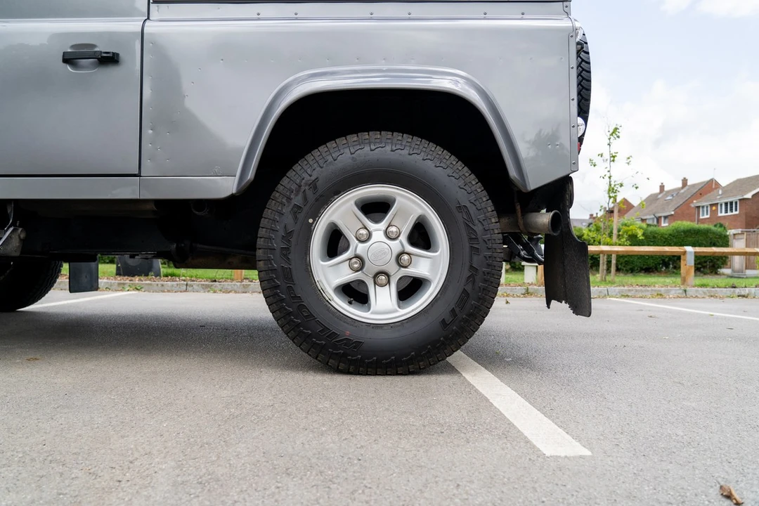 2011 Land Rover Defender 90 - Image 15 of 30